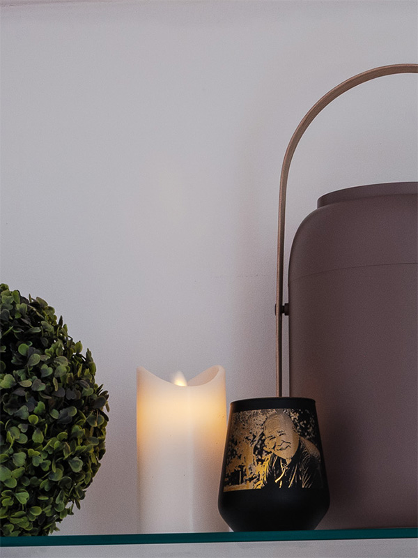 Gedenklichter für Zuhause. Fotos mit Kerze